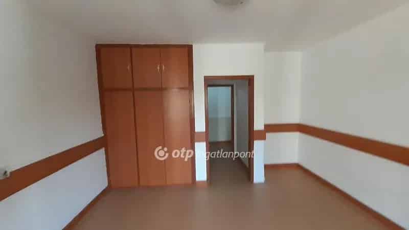 Balatonlellei telek 650 m2-es üdülővel eladó