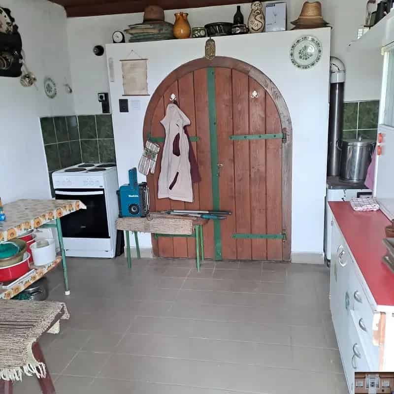 Monori zártkerti ingatlan eladó 2 présházzal és 1734 m2 szőlővel