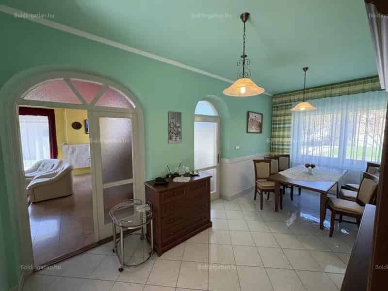 164 m2-es családi ház Kaposváron nagy telekkel eladó