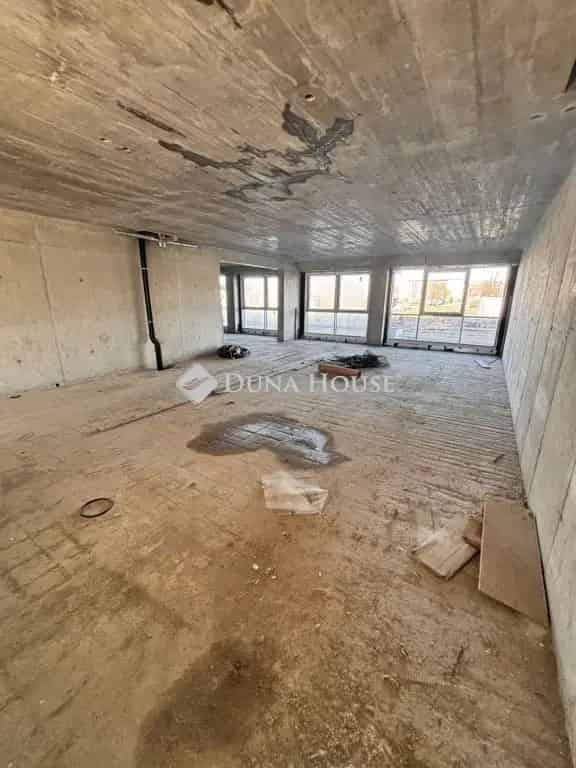 137 m² Üzlethelyiség Kiadó Győrben - Modern Üzletház