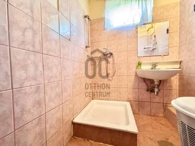 Nyúli családi ház eladó - Nappali + 4 szoba, 845 nm telek