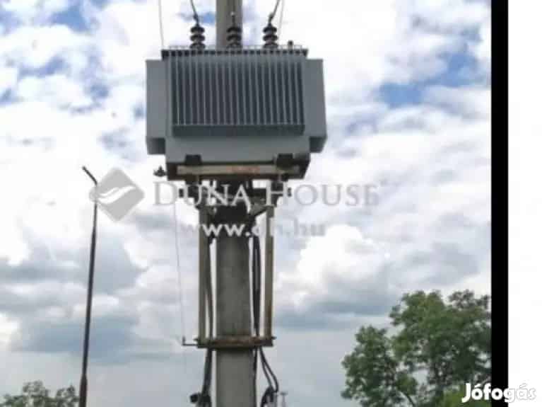 Kecskeméti 1678 nm-es műhely eladó 12212 m2 telekkel