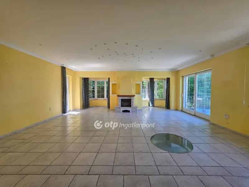 Svábhegyi panorámás 290nm-es családi ház wellness-szel 3 állásos garázzsal
