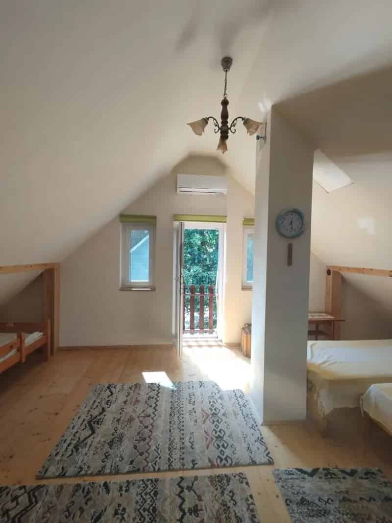 Balatonvilágosi 3 szintes családi ház eladó