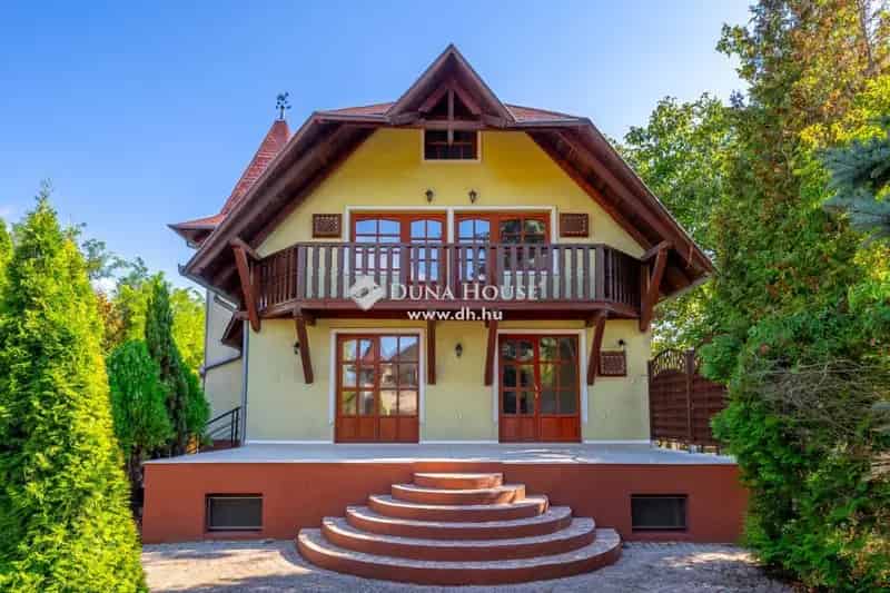 Balatonföldvári Panzió eladó - 9-10 apartman, 15 szoba, 10 fürdő