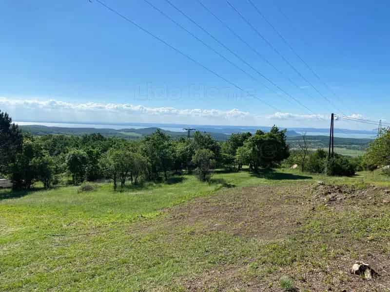 Balatonszőlősi panorámás telek eladó