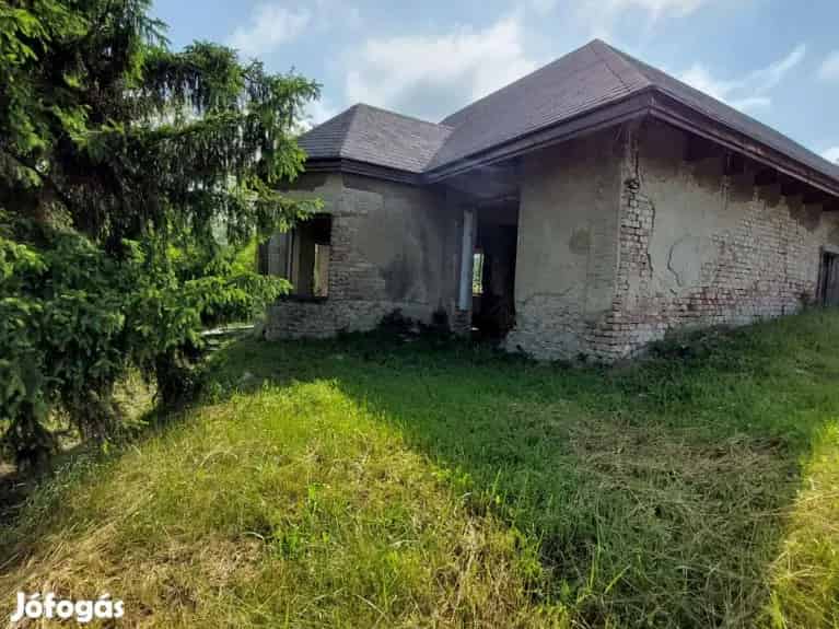 Felujítandó családi ház Lábatlanon panorámás telken