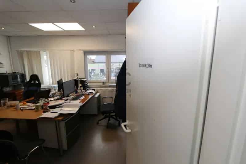 Irodaház Kiadó - Összkomfortos Irodák M2 Autópálya Közelében