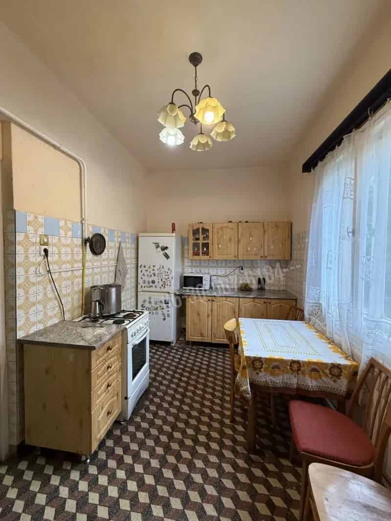 Kaba 2 szobás családi ház eladó felújítandó