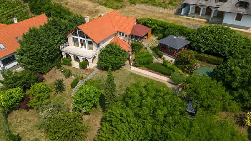 Panorámás Balatoni családi ház Badacsonytomajon