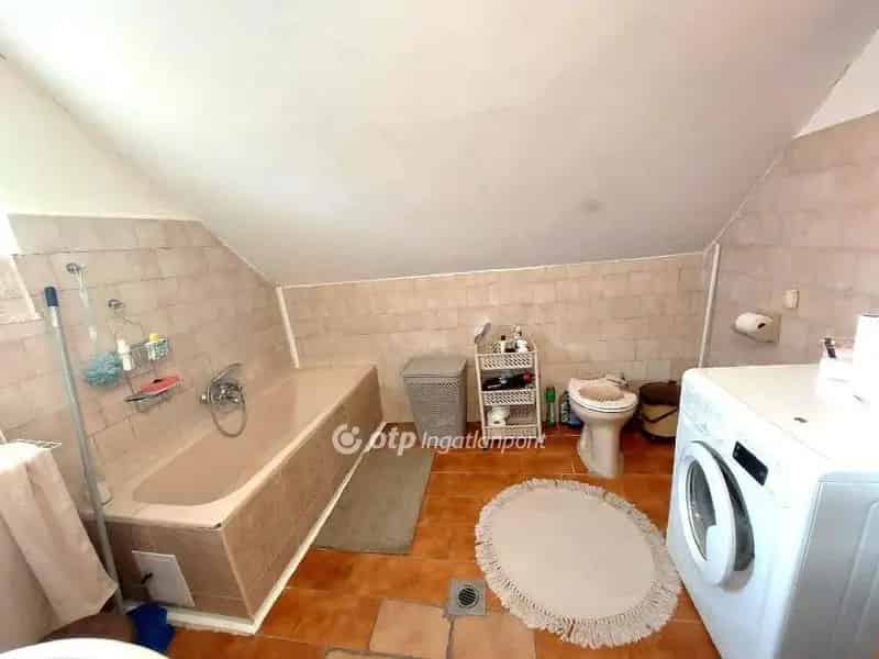 Baracska 130 nm-es 4 1 szobás családi ház eladó