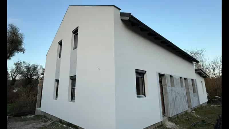 Pécelen eladó 3 szobás ikerházfél 92nm + terasz