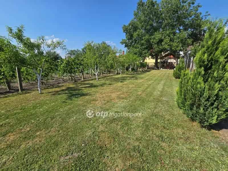 Pápa Erzsébetváros 170m2-es családi ház 2 lakrész 5 1 szoba 2 garázs