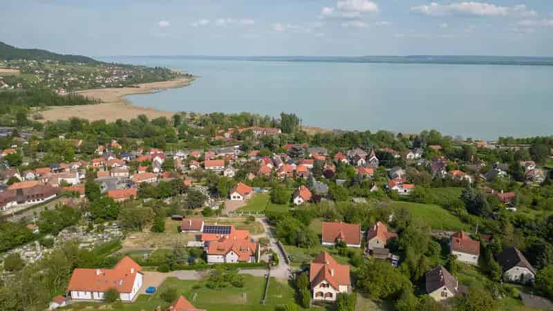 Új építésű Panorámás Balatoni Családi Ház Badacsonytomajban