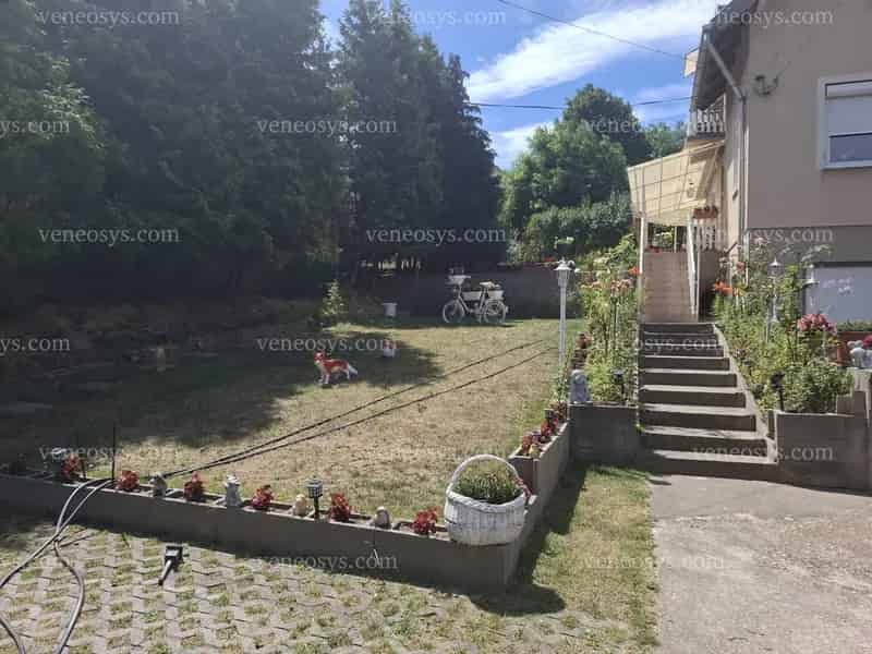 Érd Parkvárosban eladó kétszintes jó állapotú családi ház, rendezett telken, kiváló elrendezéssel!