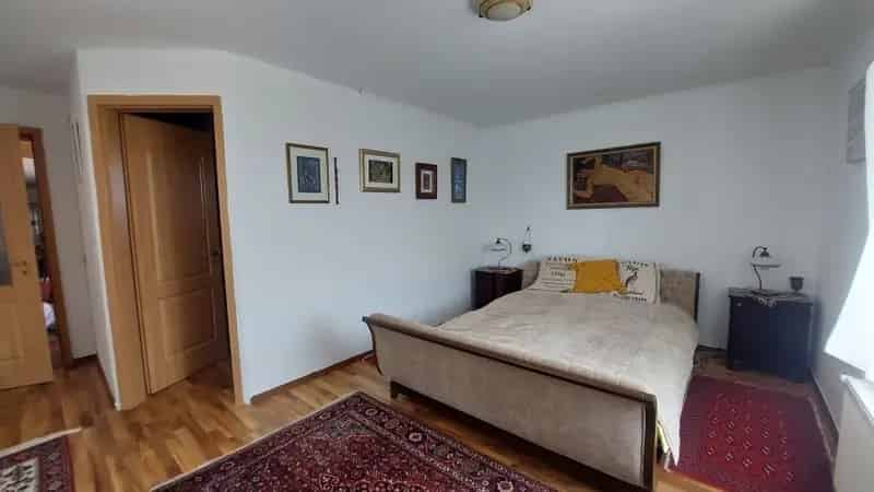 320m2-es 3 szintes családi ház Ócsán wellness-részleggel