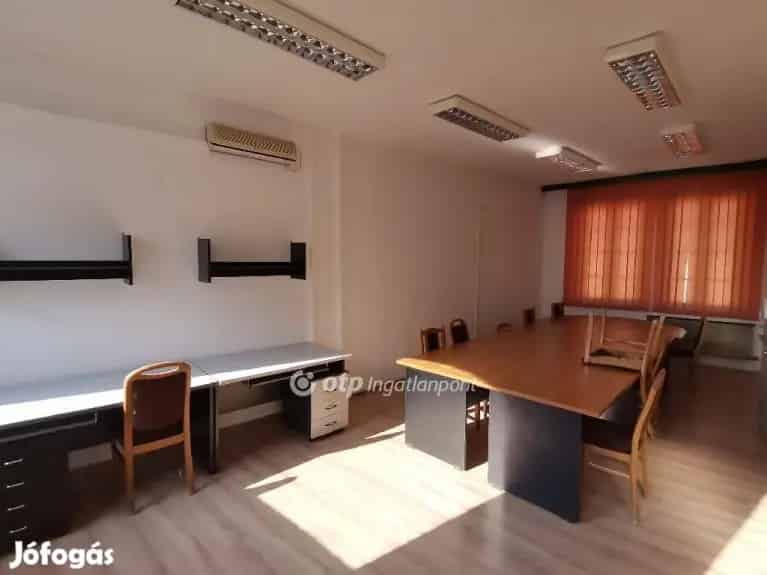 Eladó Irodaház Békéscsaba Belvárosában 1345 m2