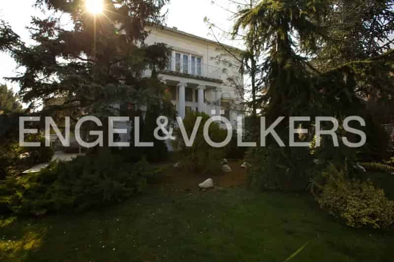 1000 nm-es Polgári Villa Eladó a Rózsadombon Dunai Panorámával