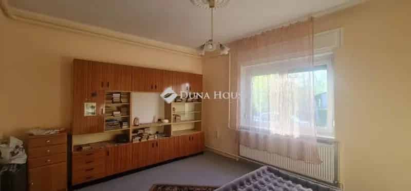 Monori családi ház eladó - 110nm, terasz, kandalló, kert