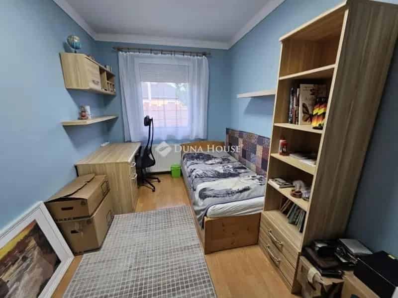 Gyál ikerházfél eladó - 94 nm, 4 szoba, kert, garázs