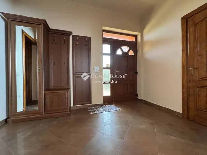 230m2-es családi ház Érden - 4+1 szoba, dupla garázs, szauna