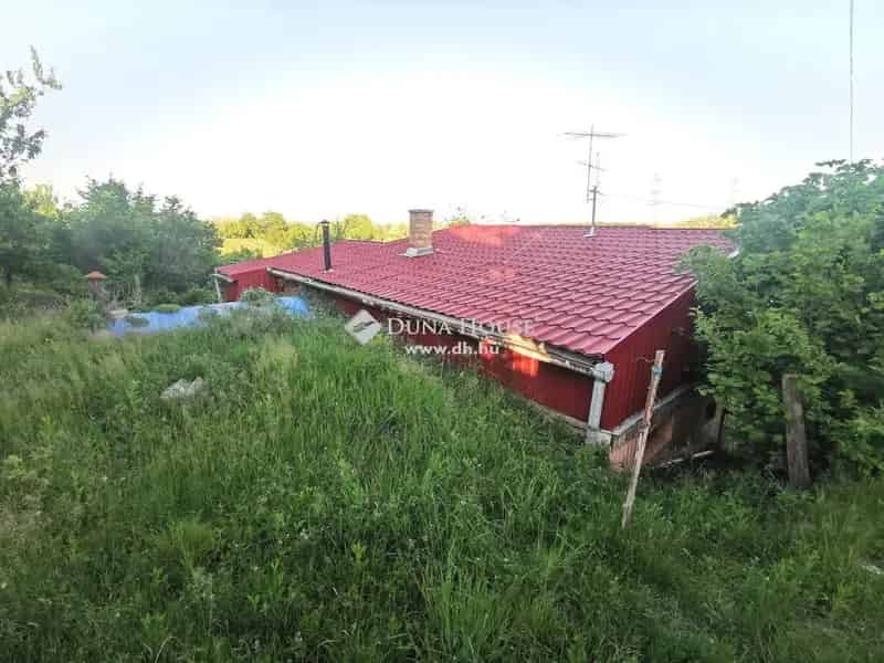 Bogádi zártkerti ingatlan eladó - 31 m2-es ház, tároló és borospince