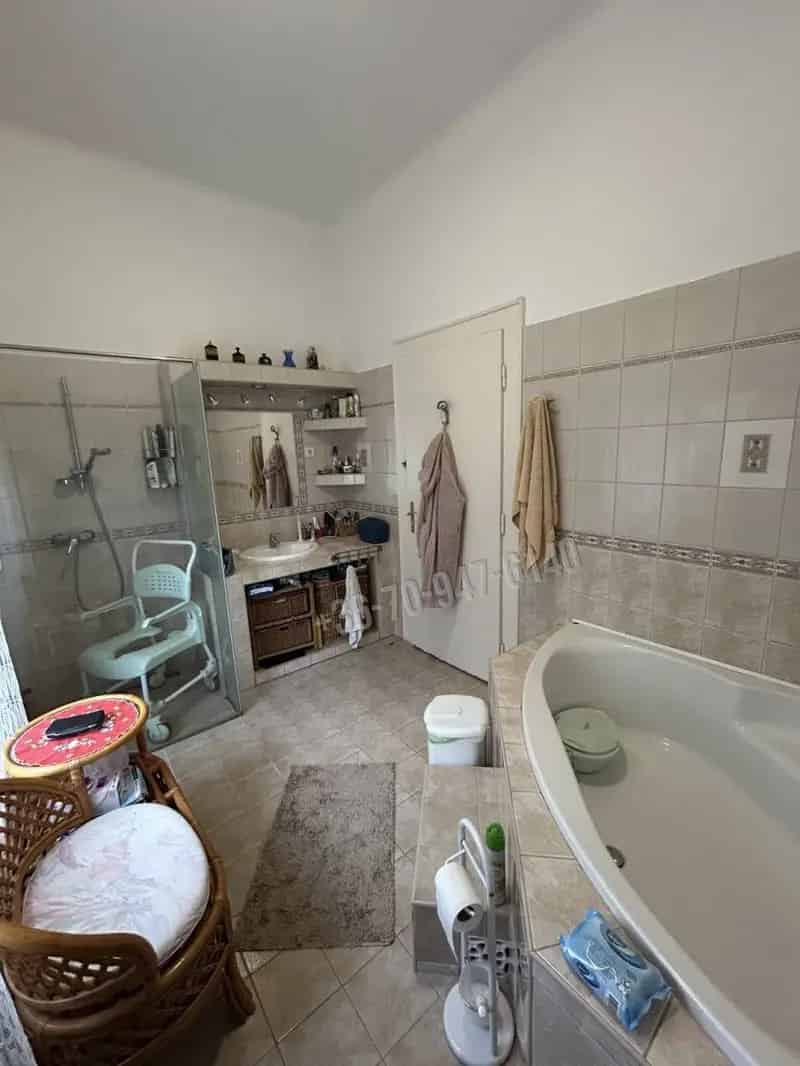 163 nm-es sorház eladó Sarkadon - Biliárdszoba, kinti konyha, nagy telek