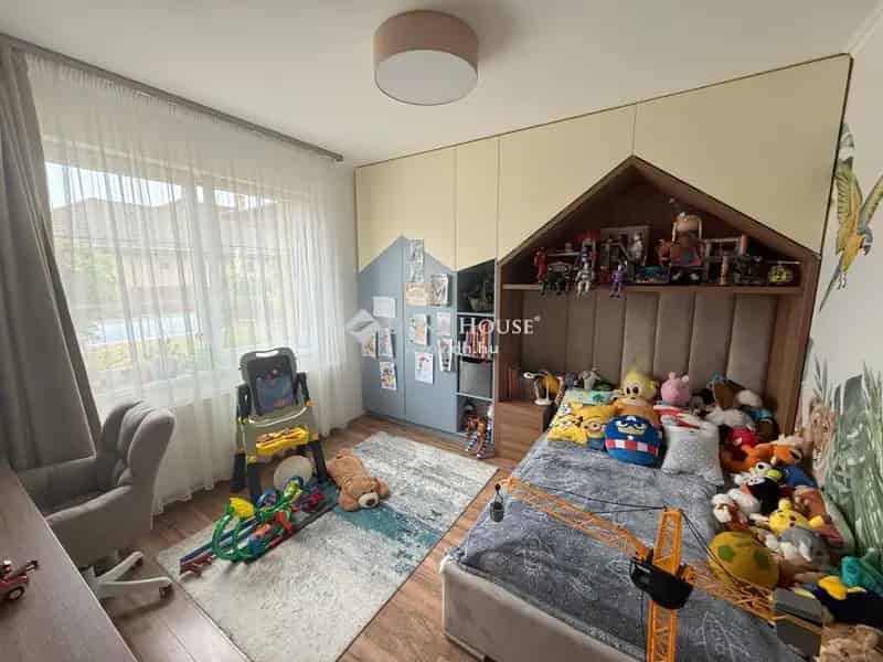 Nyiregyhaza Oroson 4 szoba medence napelem családi ház eladó