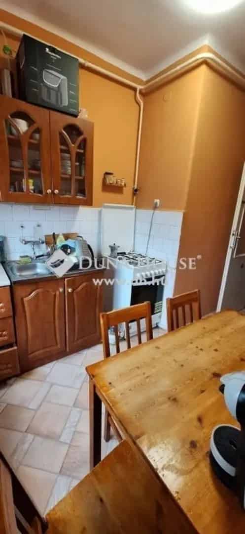 Pécs Uránváros 2 szobás felújítandó lakás eladó