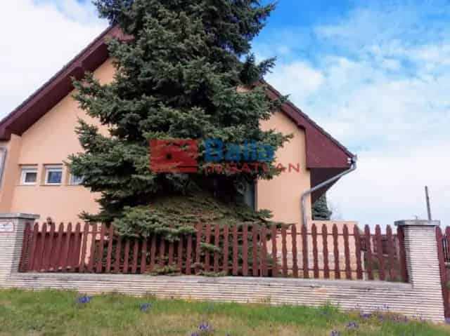 Balatonendredi 2 Generacios Családi Haz Elado