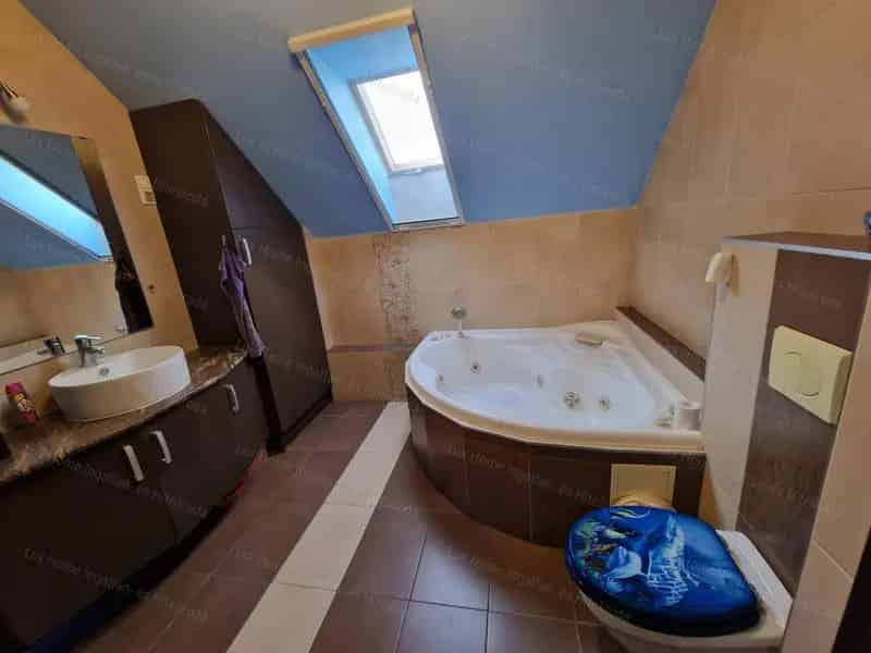 Bánhida családi ház eladó - 114m2 - medence - napelem