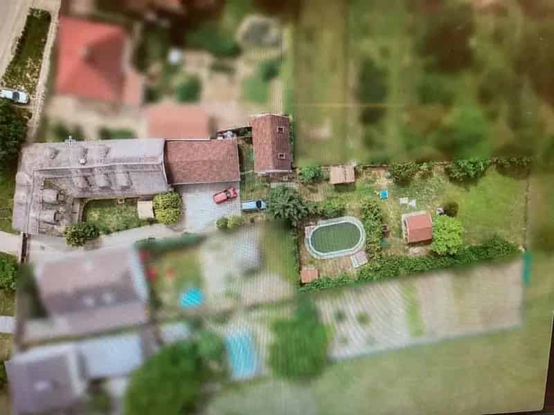 Velencei tópart közeli családi ház eladó 3 apartmannal és medencével