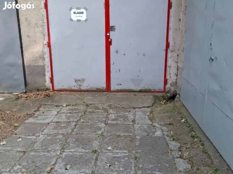 Eladó garázs Pécs Uránvárosban Páfrány utca