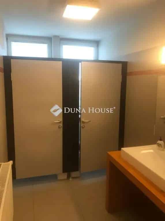 10 Kerulet 300m2 Irodaszint Kiado