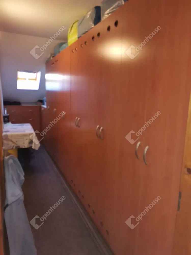 Komáromi családi ház eladó - 220m2, 448m2 telek