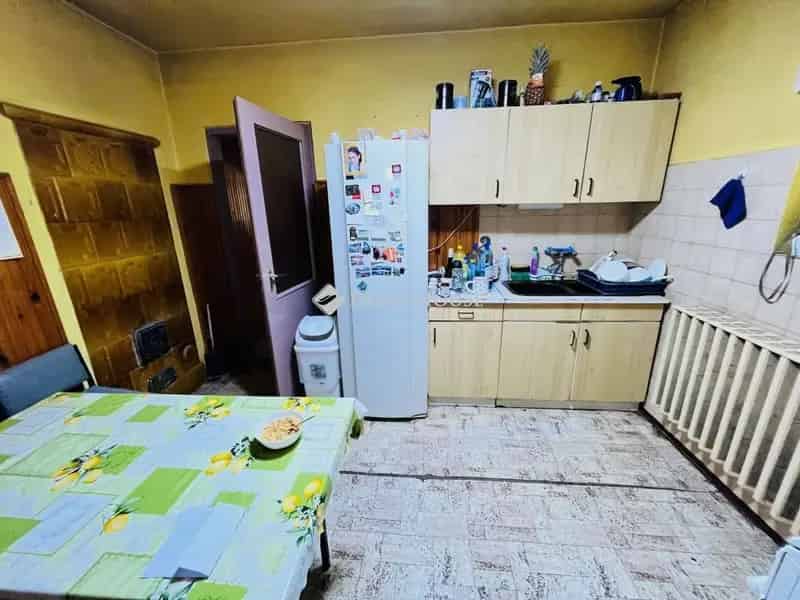 Dány családi ház eladó - tetőtér beépítés, garázs, alagsor