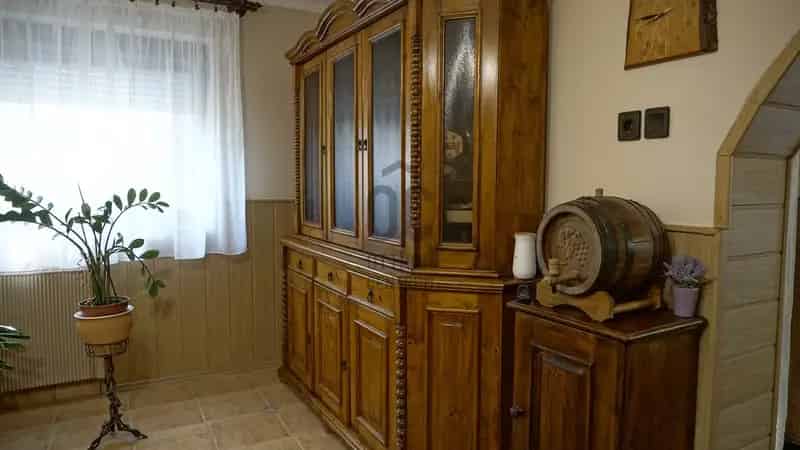 Sarudi családi ház gyógyszertárral és apartmannal eladó