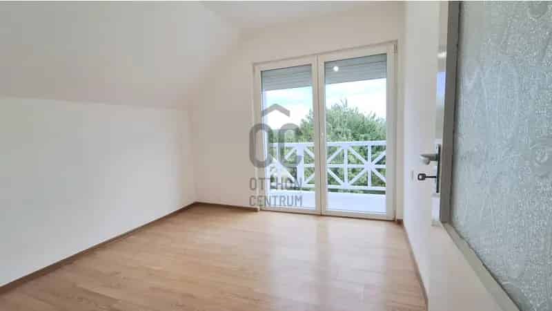 Tamási panorámás családi ház eladó - felújított, 3 szoba, 2 fürdő