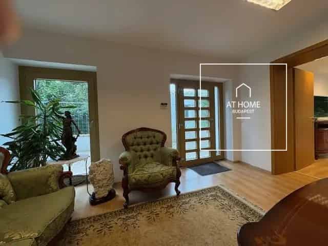 206 m2-es elegáns családi ház irodai célra kiadó