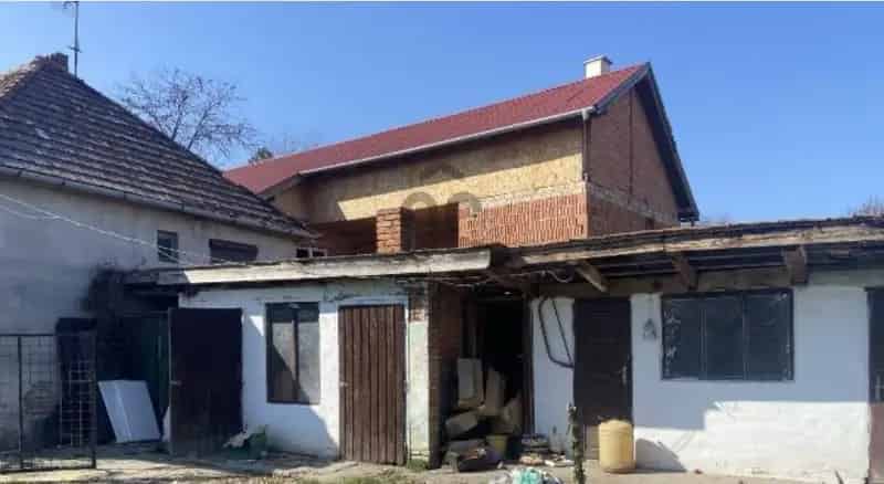 Felújított ház melléképületekkel eladó