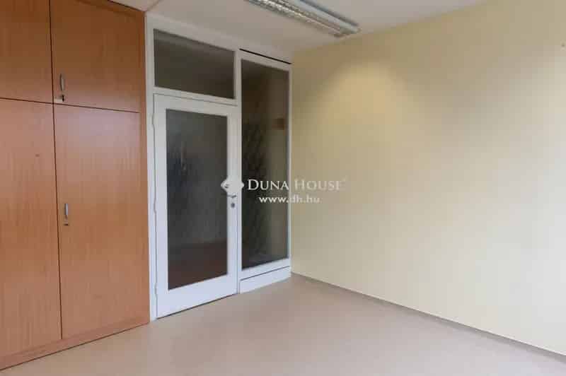 Eladó Irodaház Győrben 878m2 30 Iroda Tárgyaló