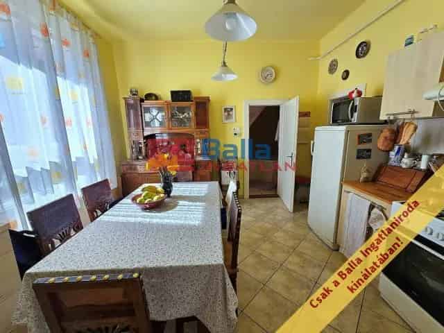 Dunakeszi családi ház eladó nagy telekkel garázzsal és garzonnal