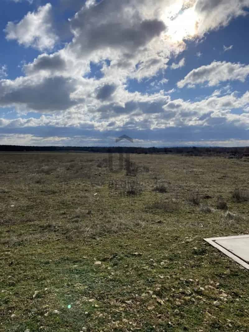 Csendes falusi telek eladó Balatonakali közelében