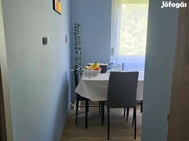 Eladó felújított lakás Dunaújváros központjában