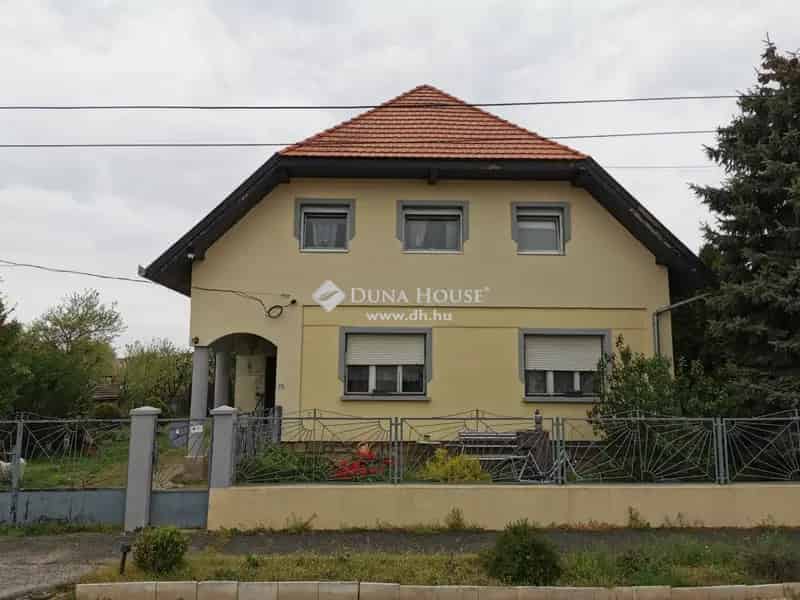 Keszthelyi 3 szobás családi ház eladó nagy telekkel