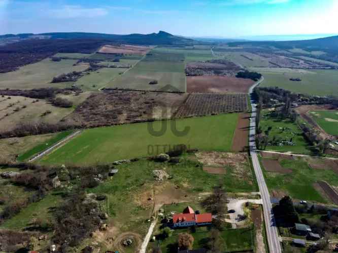 Köveskáli eladó telek panorámával, építési lehetőségekkel