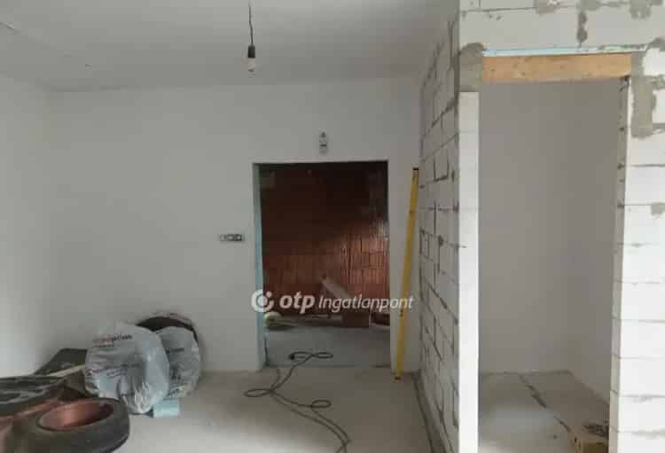 Forráskút 4 szobás családi ház eladó 200 m2 garázzsal