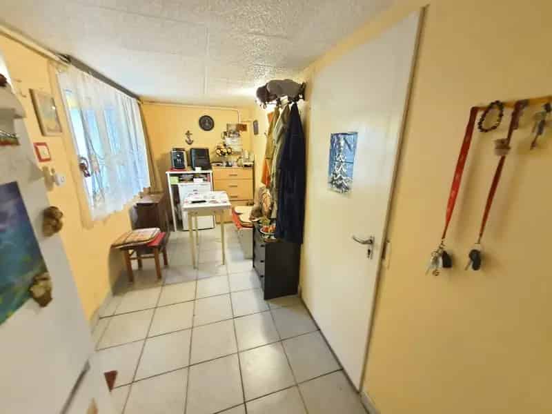 36 m2-es 1 szobás ház eladó 4 m2 terasszal