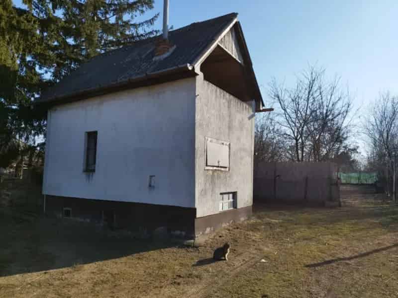 2400 m2-es Telek 3 Szintes Épülettel Hatvanon