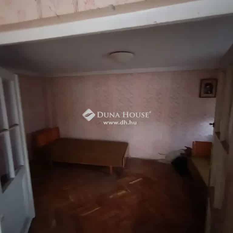 Úrihegy Telek Elado 1451m2 Gazdasagi Epulettel